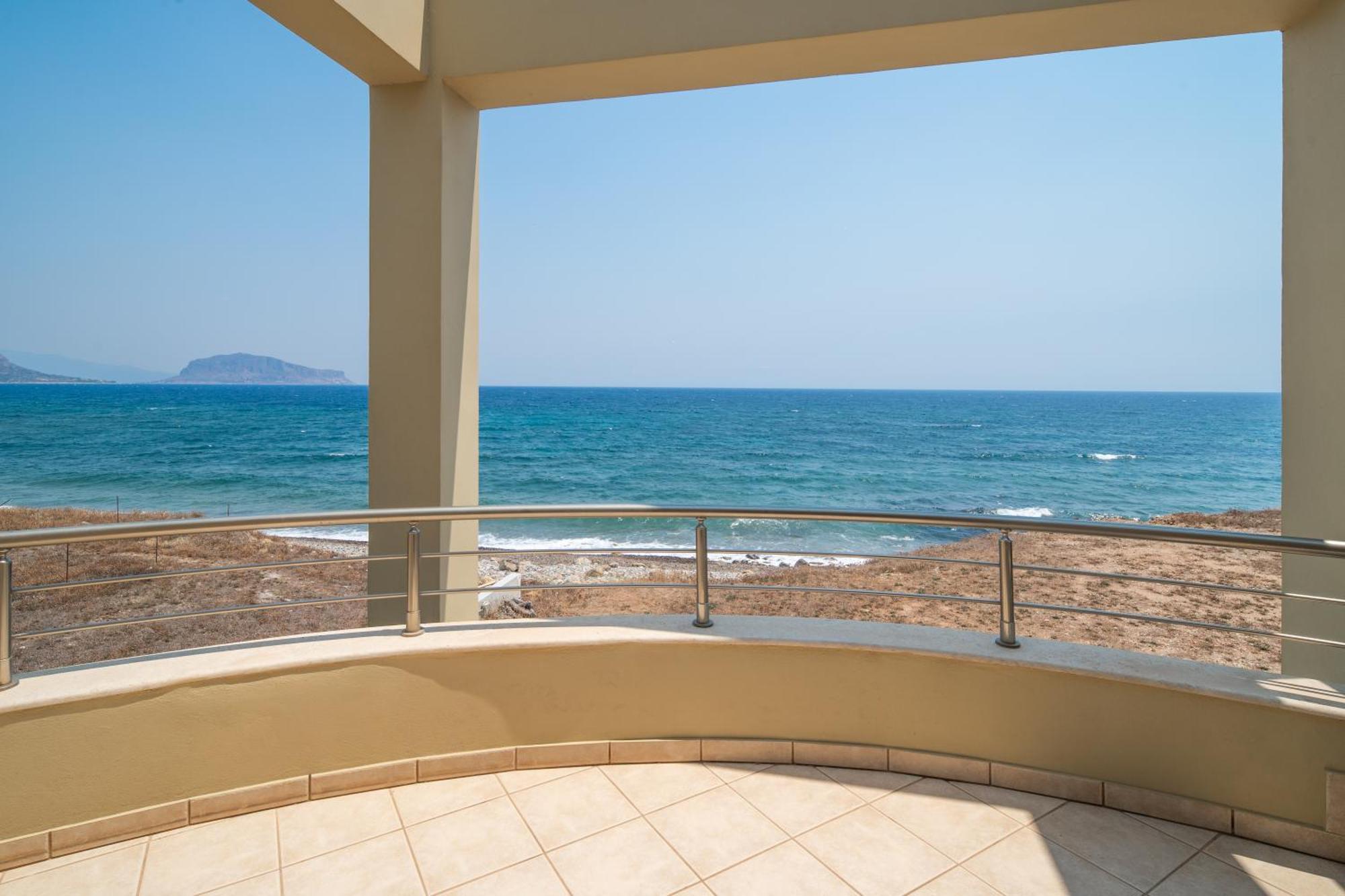 Spacious Beachfront Maisonettes With Stunning Views & A Private Beach Monemvasía Rom bilde